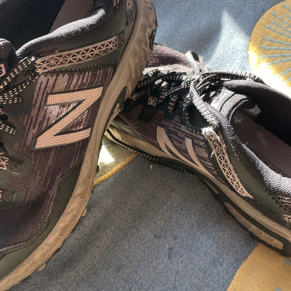 New Balance 410 v6 Trail Running Shoes Black Gray Womens Size 10, UK 8, EUR 41.5